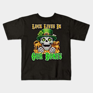 St. Patricks Day - Luck Lives in Our Bones (Transparent Background) Kids T-Shirt